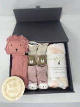 Load image into Gallery viewer, Baby shower gift box
